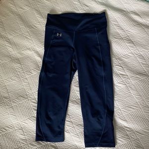 Size small UA navy run capris